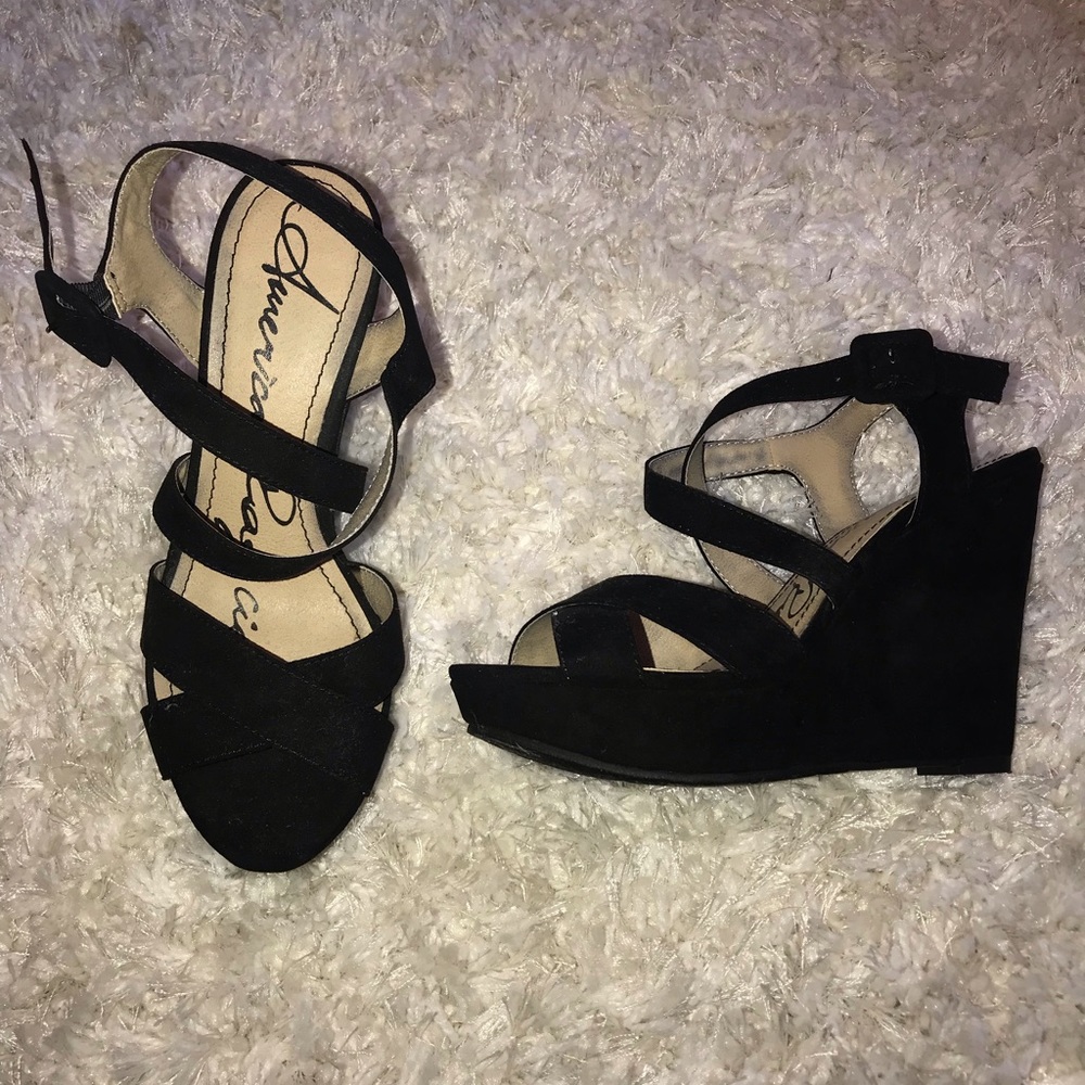 Black wedges
